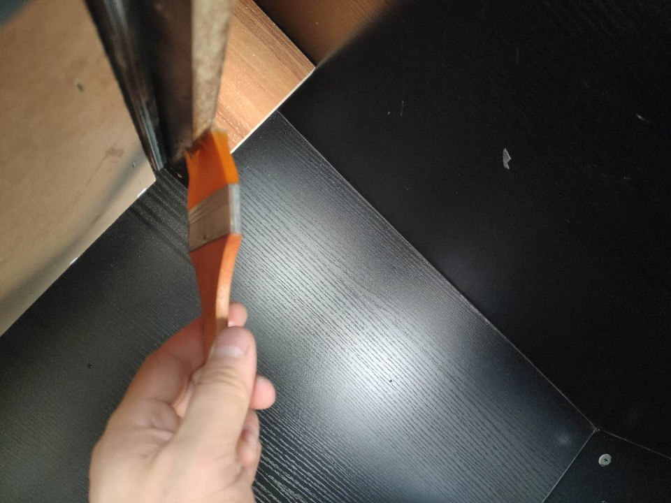 木柜接缝处刷子精细化治理