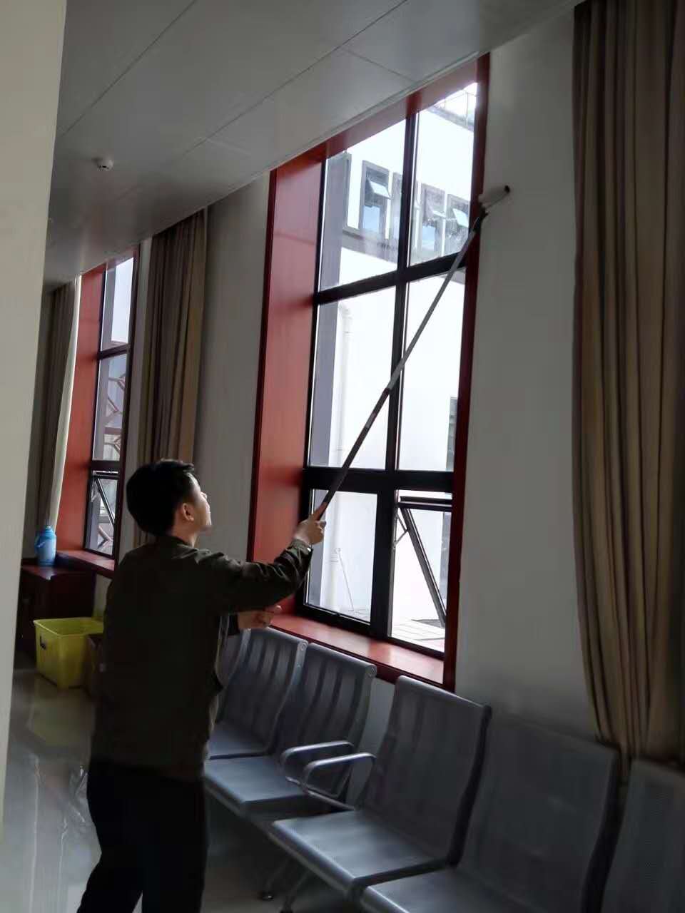 墙面滚筒施工