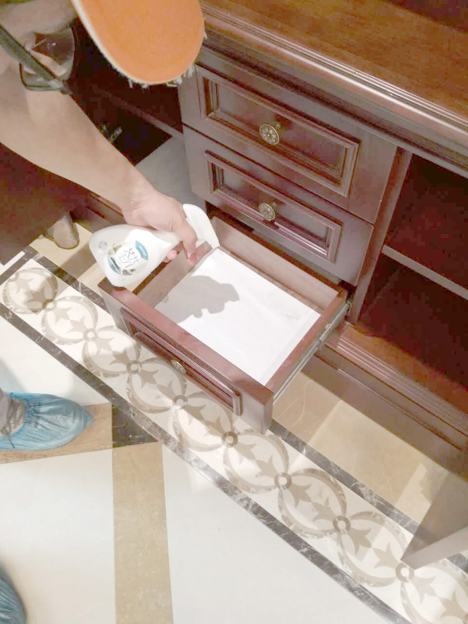 电视柜抽屉拆卸全方位施工