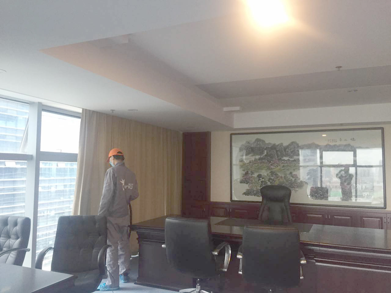 总经理办公室窗帘布艺喷涂施工
