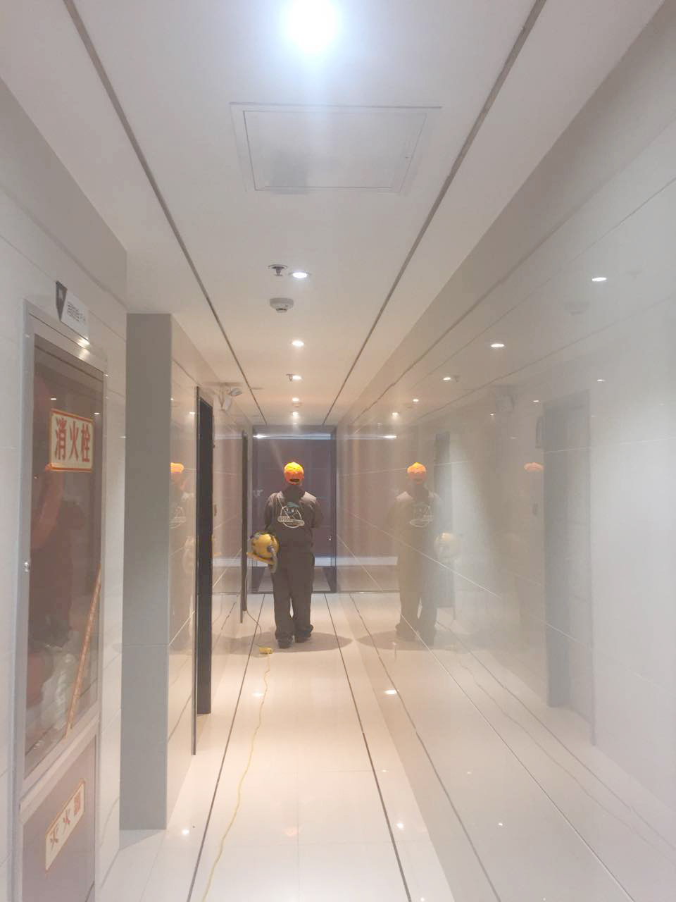 公共走道顶面喷枪喷涂