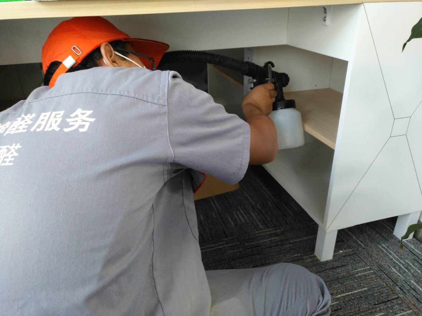 柜子隔档全方位喷涂施工