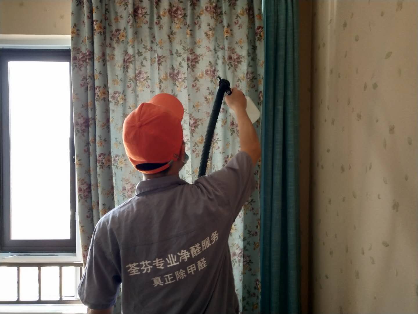 卧室窗帘喷涂全方位施工
