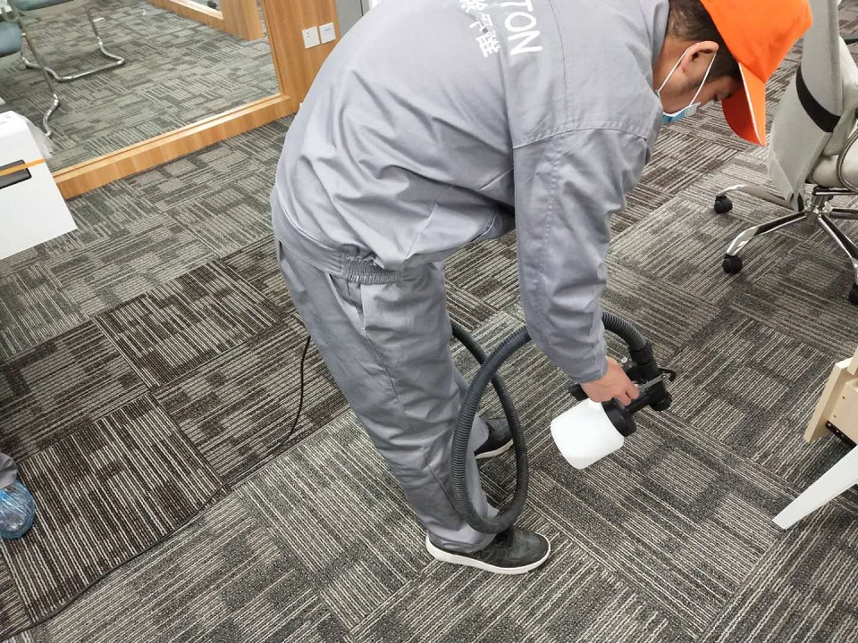 办公室地面地毯精细化喷涂施工