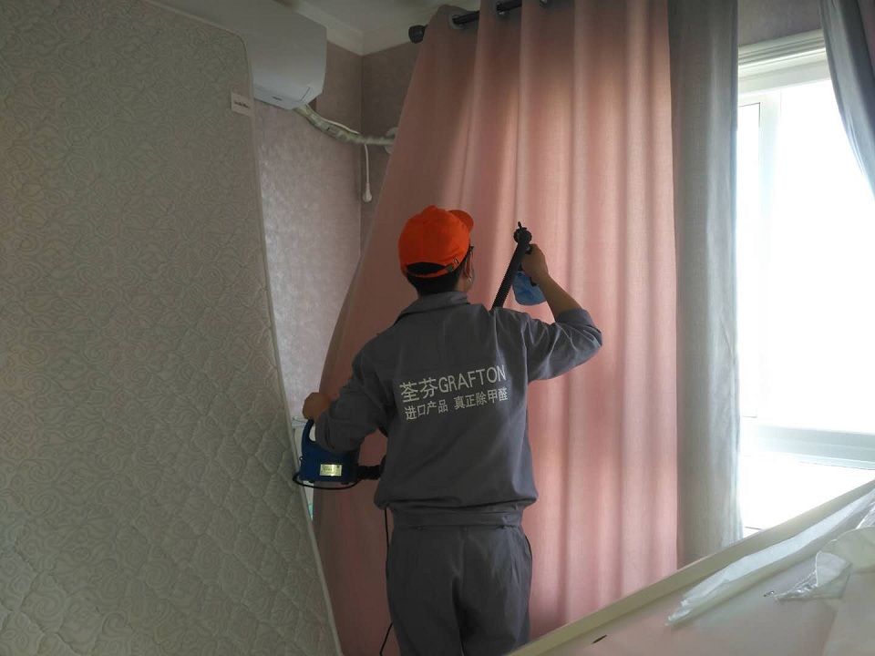 卧室窗帘全方位喷涂施工