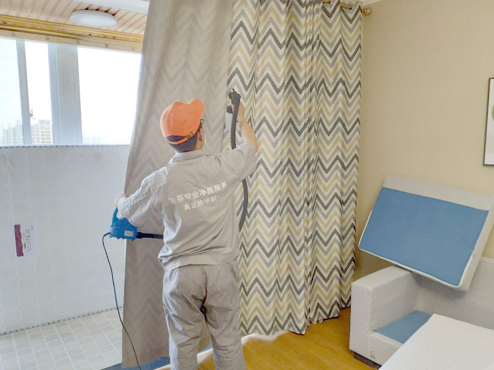 卧室窗帘布艺全方位喷涂施工治理