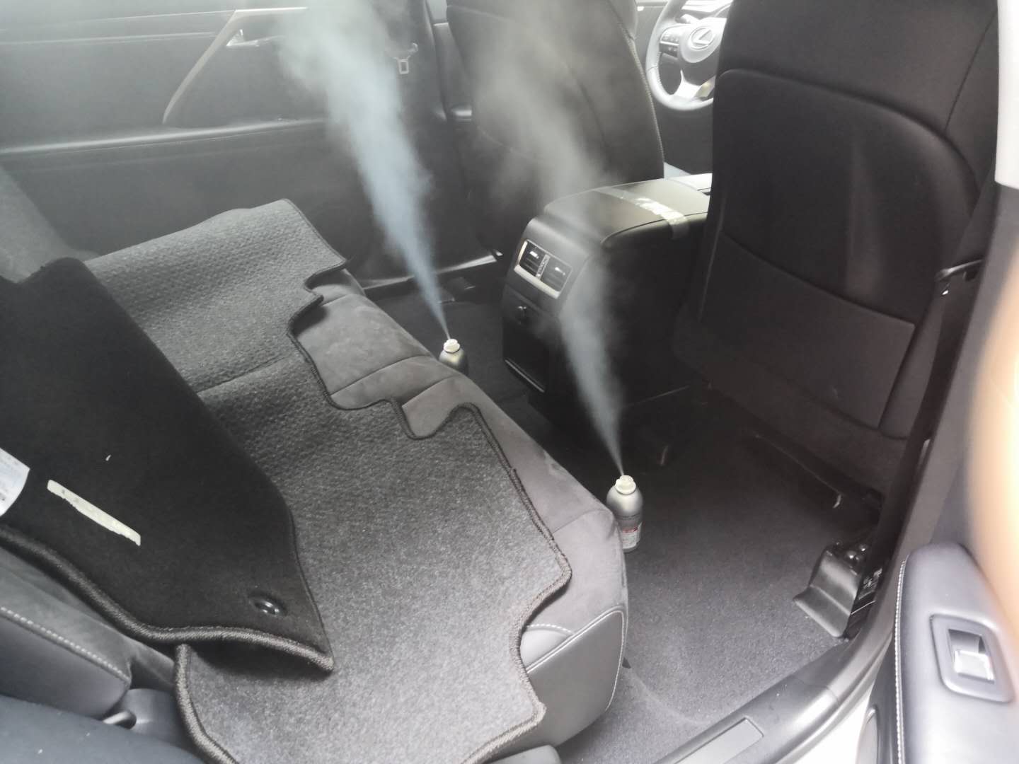 车宝打开自动喷向空中治理
