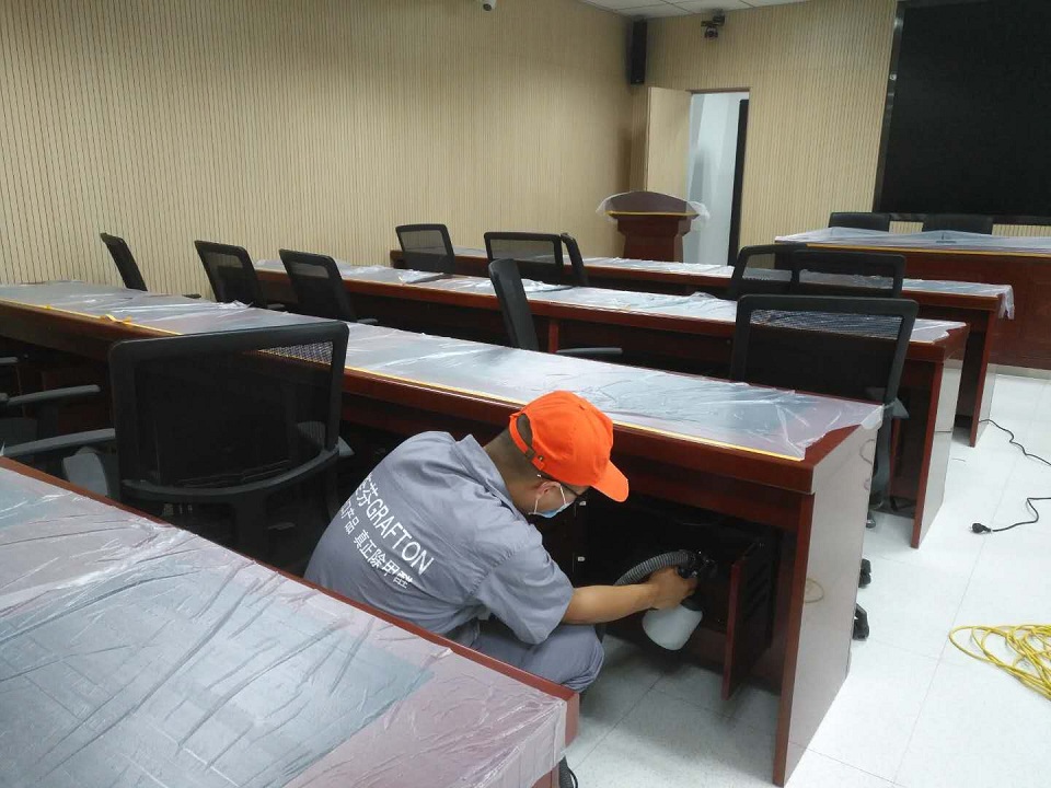 会议室办公桌椅全方位喷涂施工