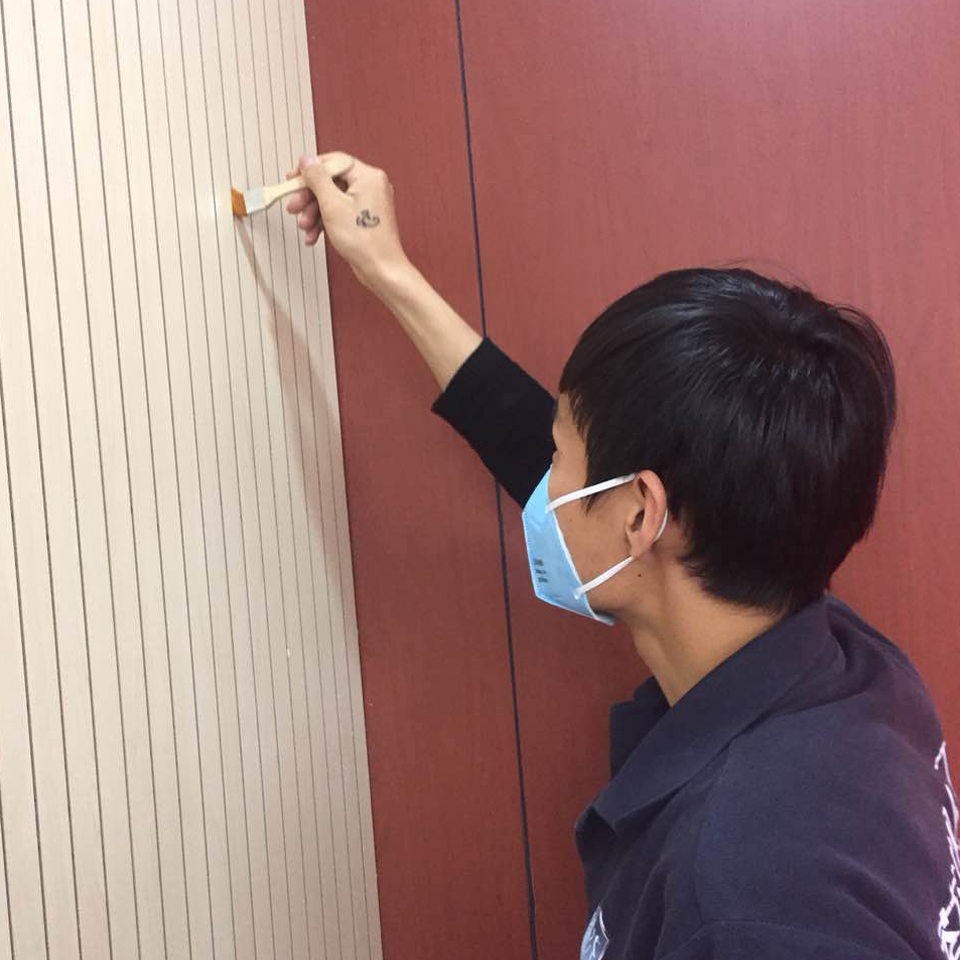 柜子接缝处刷子精细化治理