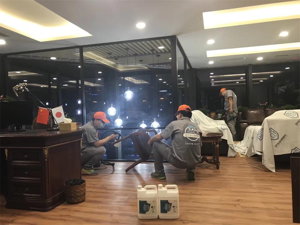酒店办公室桌椅施工
