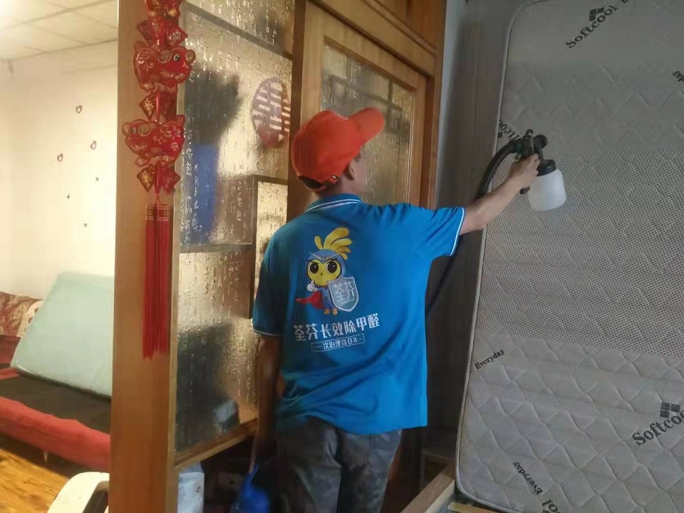 卧室床垫全方位喷涂施工治理