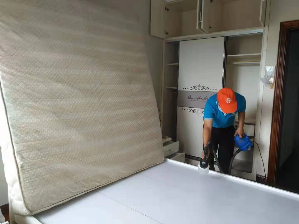 卧室床架床垫全方位喷涂施工治理