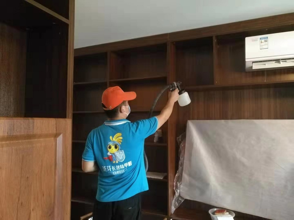 卧室衣柜全方位喷涂施工治理