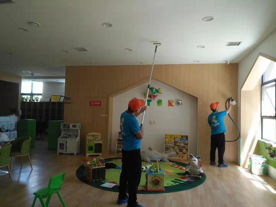 教室玩具区顶面墙面全方位施工治理