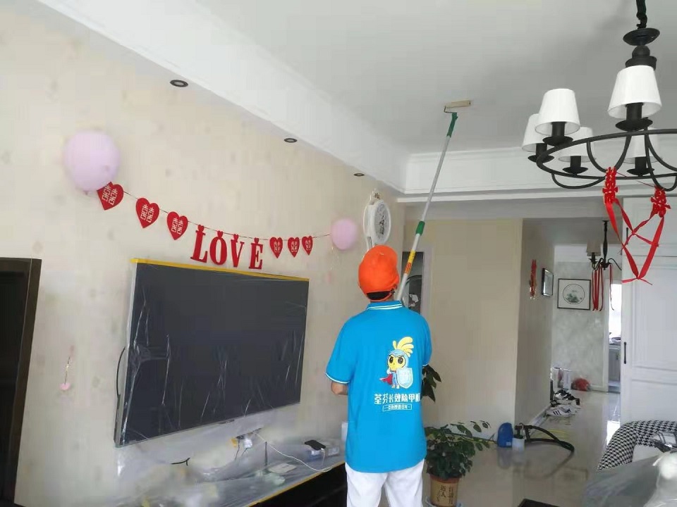 客厅顶面滚筒全方位施工治理