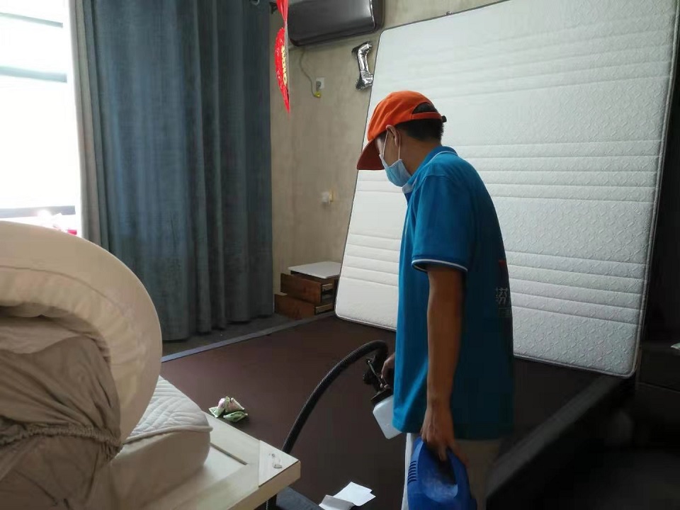 卧室床架全方位喷涂施工