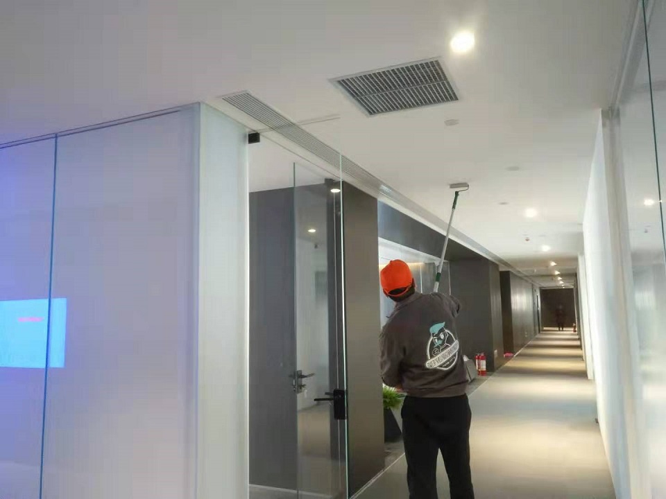 办公室过道滚筒精细化施工治理