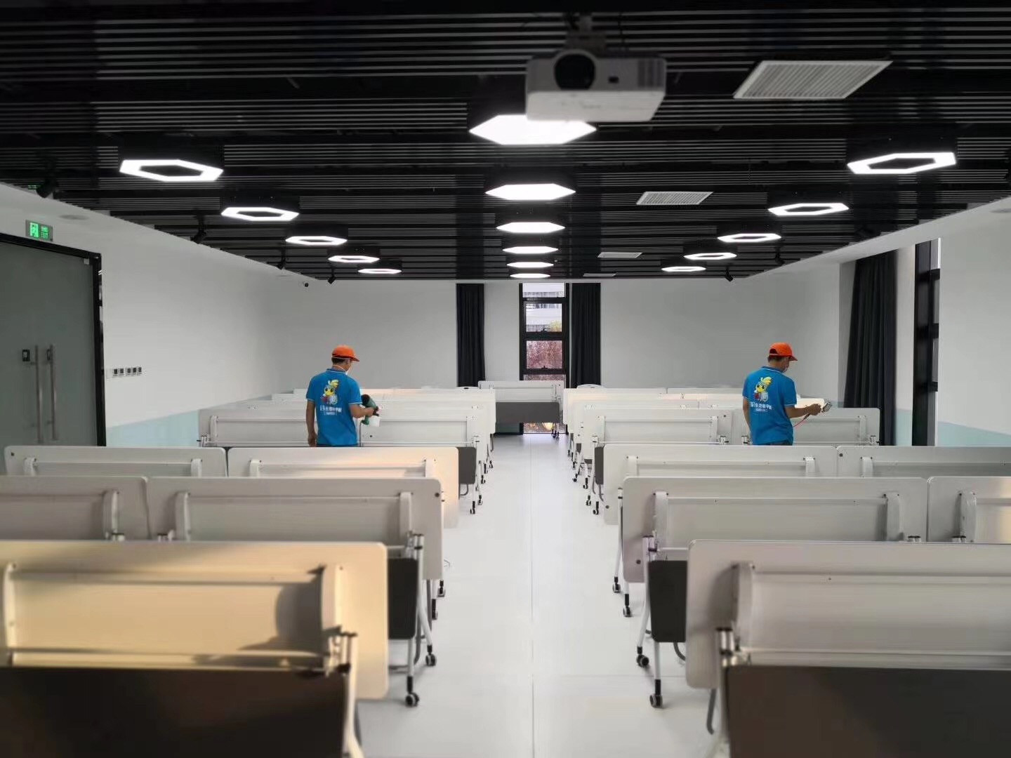 办公室桌椅喷涂除甲醛