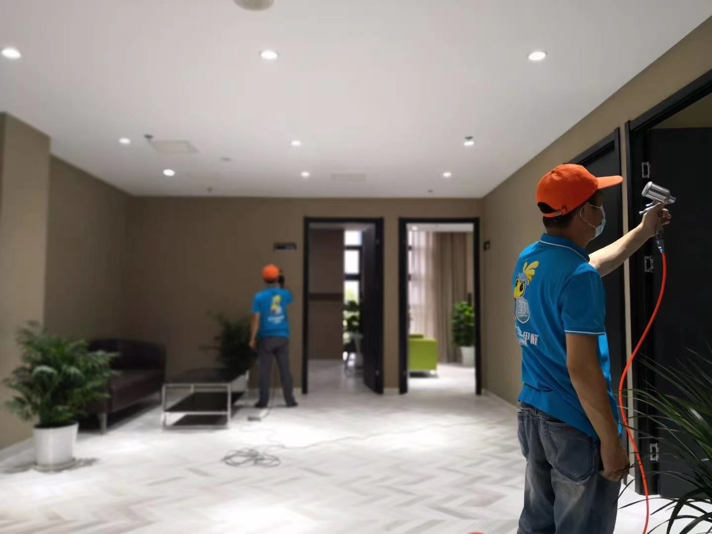 办公室墙面喷涂施工