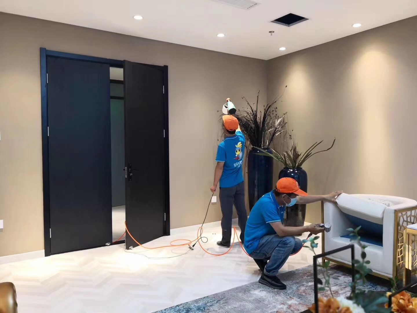 过道墙面喷涂施工治理