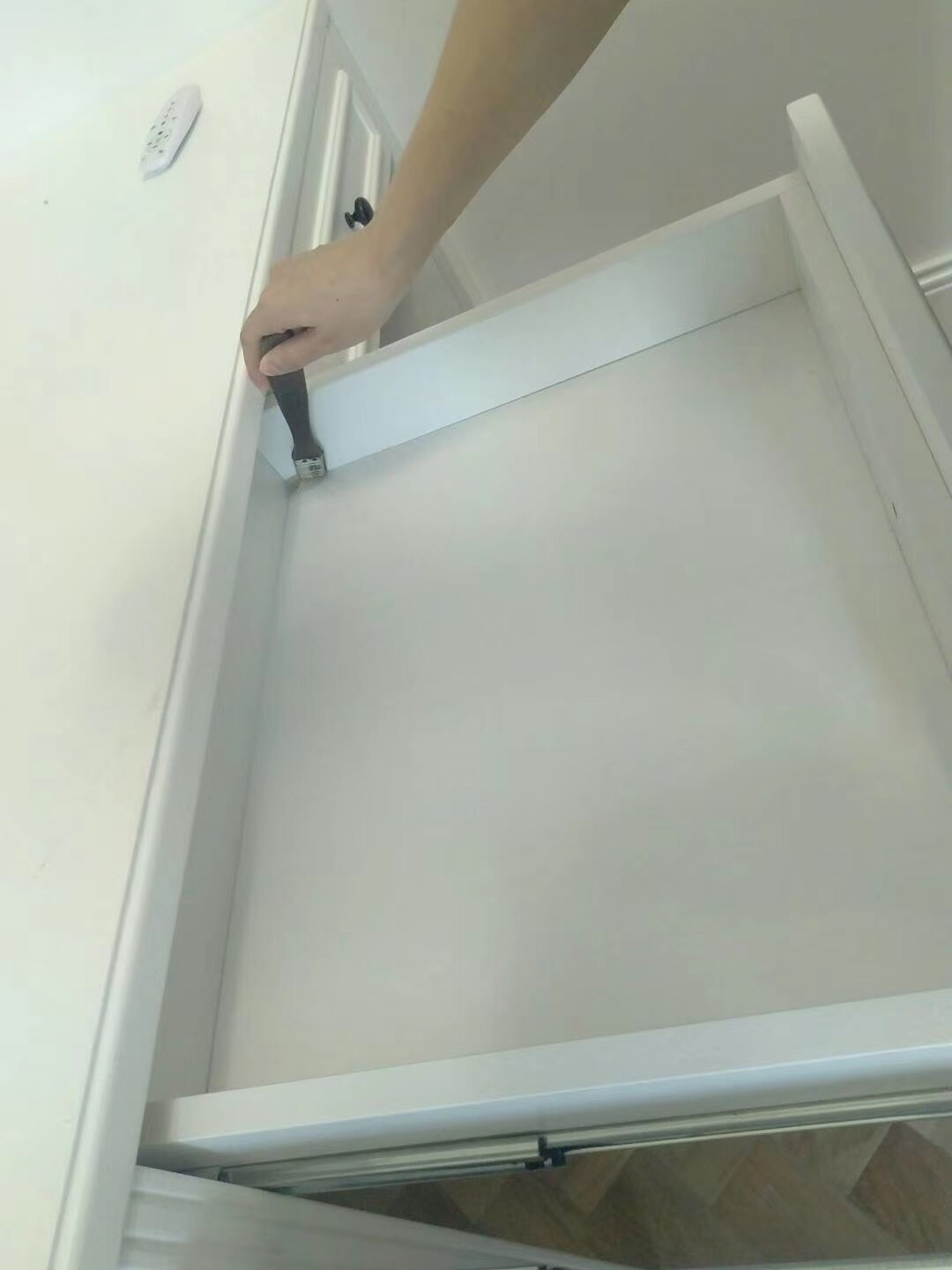 边角缝毛刷处理甲醛