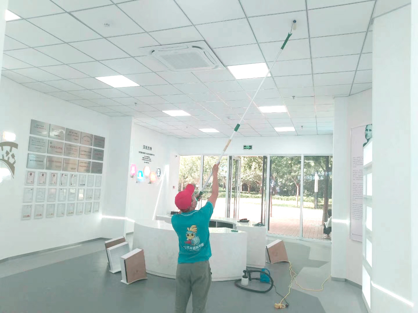 办公室顶面滚筒施工治理