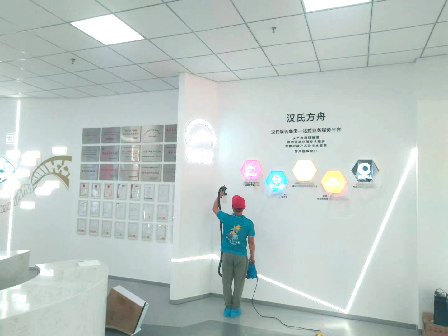 公司形象墙喷枪施工治理