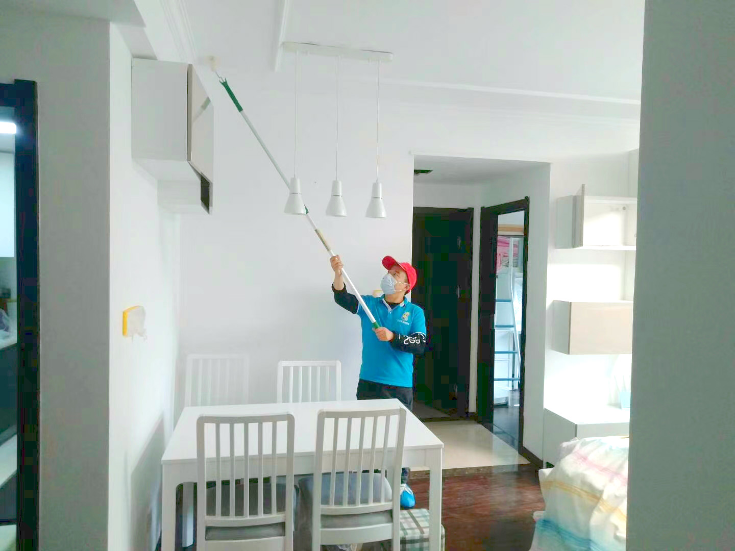 客厅顶面滚筒全方位施工治理