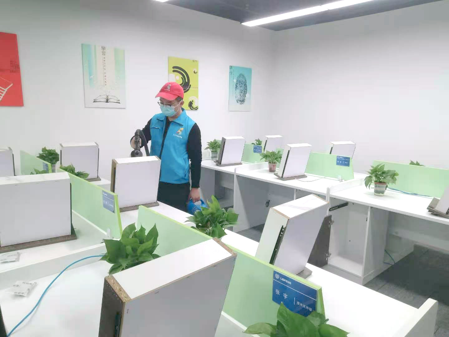 会议室桌椅施工治理