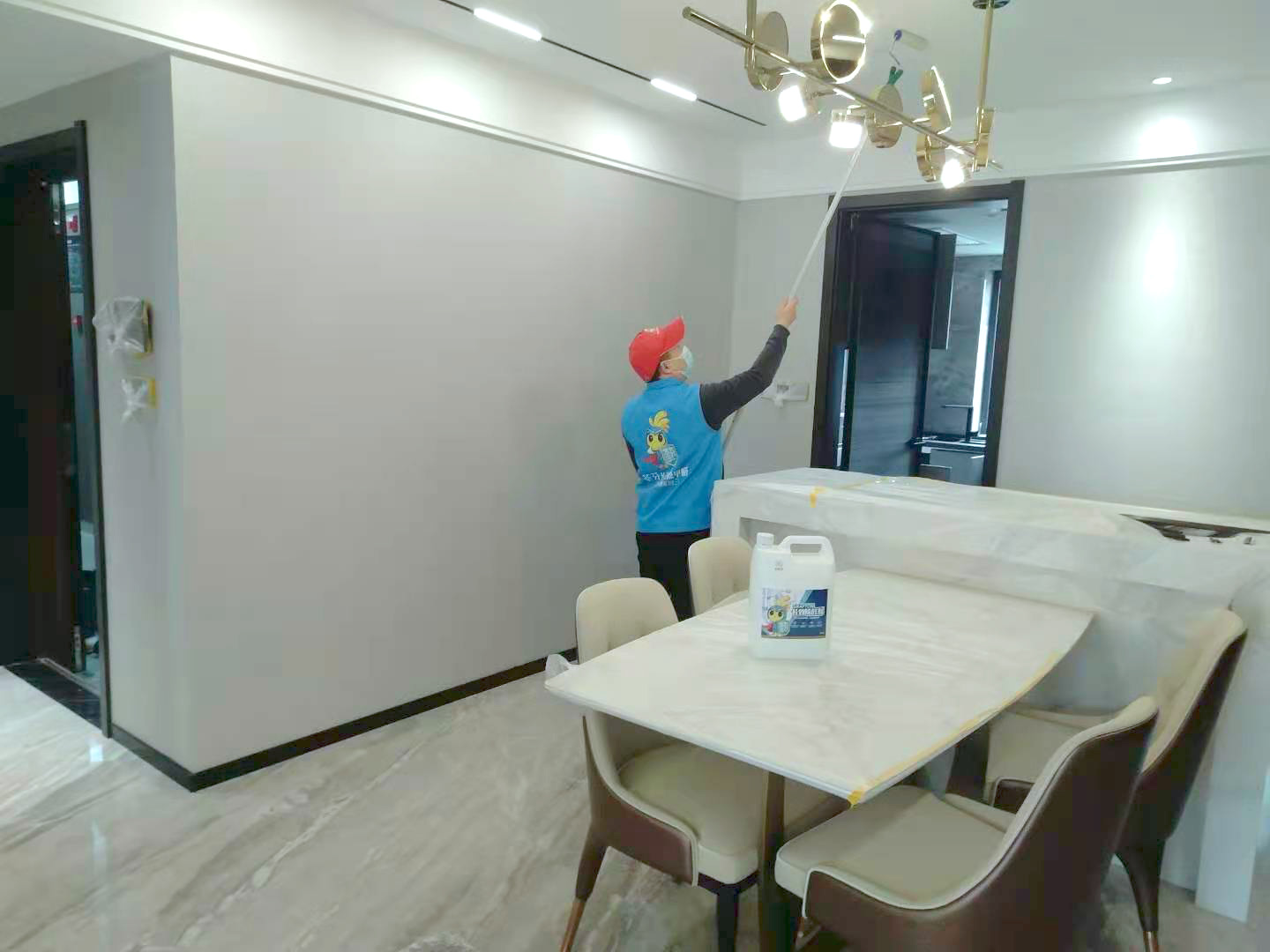 客厅滚筒全方位施工治理