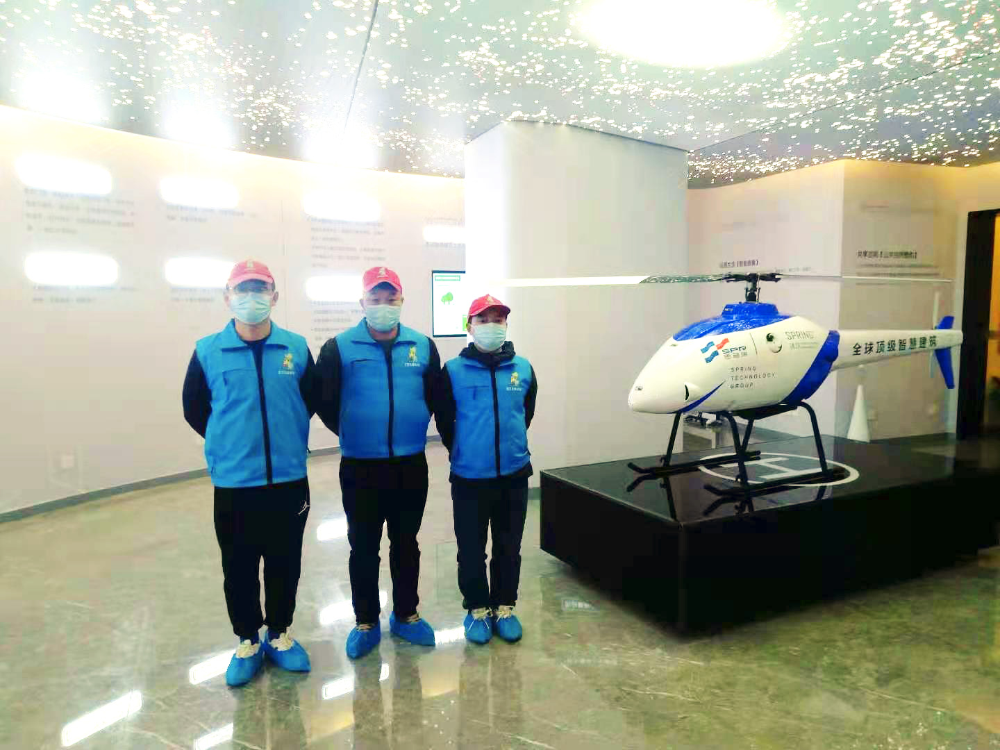 甲醛治理施工除醛师合影