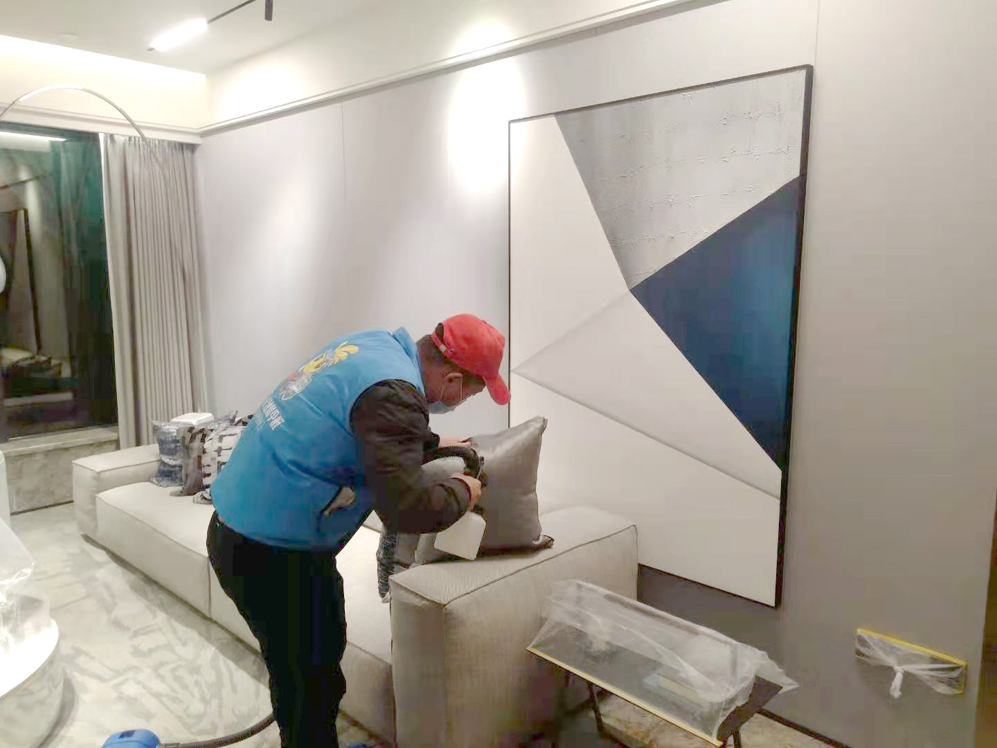 办公室家具沙发墙面施工治理