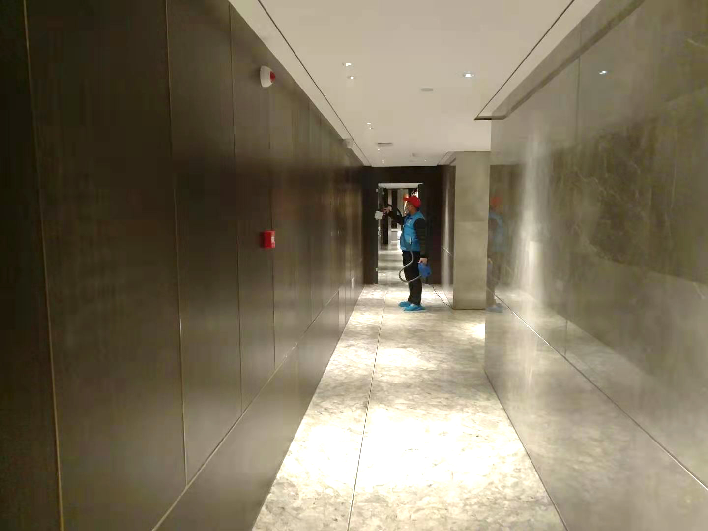 办公室过道墙面喷涂治理