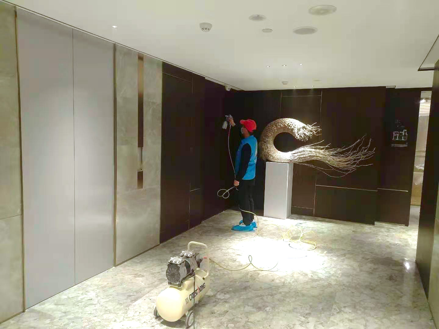 办公室过道墙面全方位喷涂治理
