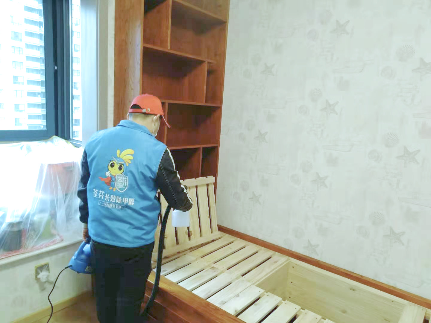 卧室床架喷枪全方位施工治理