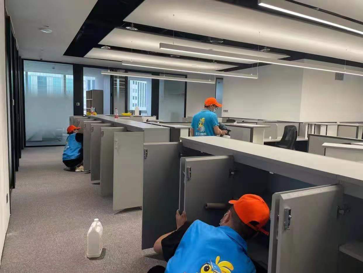 办公区域桌椅柜子全方位喷涂治理