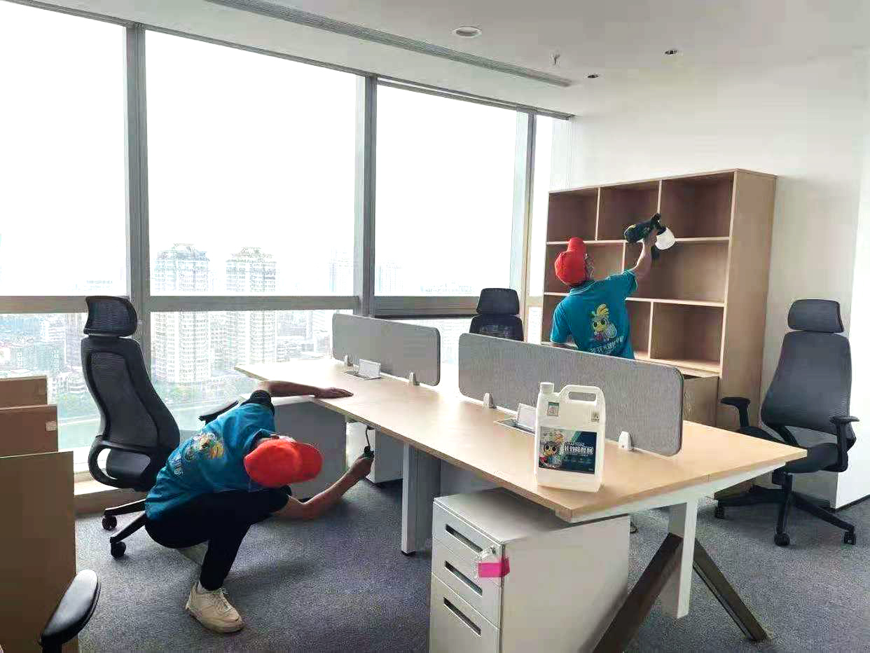 办公室桌椅柜子喷枪喷涂治理