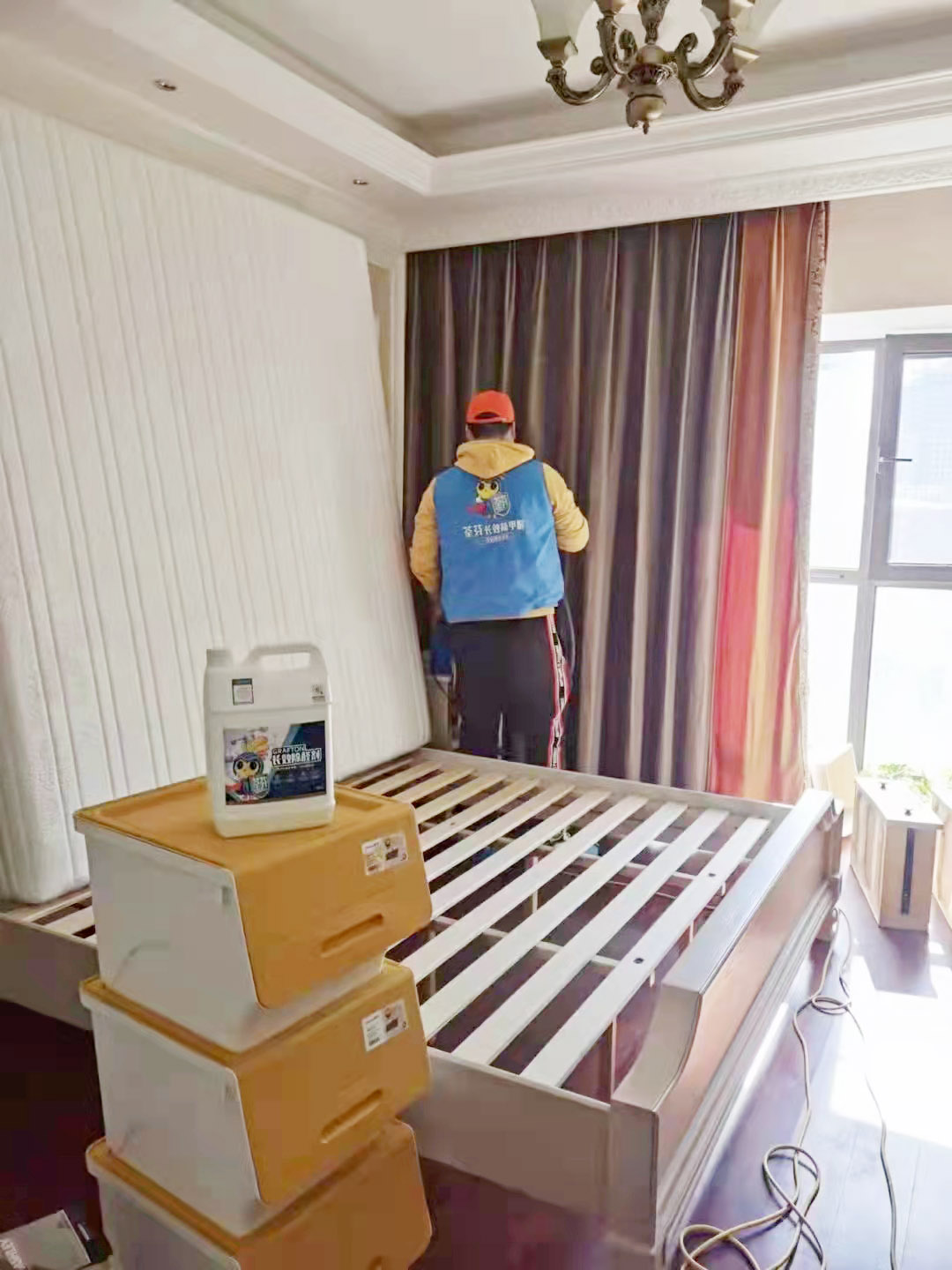 卧室床垫窗帘喷枪施工