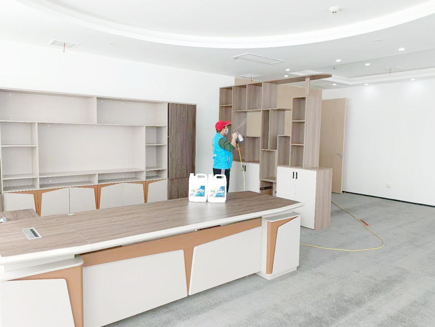 财险公司柜子全方位喷枪施工 财险公司柜子全方位喷枪施工