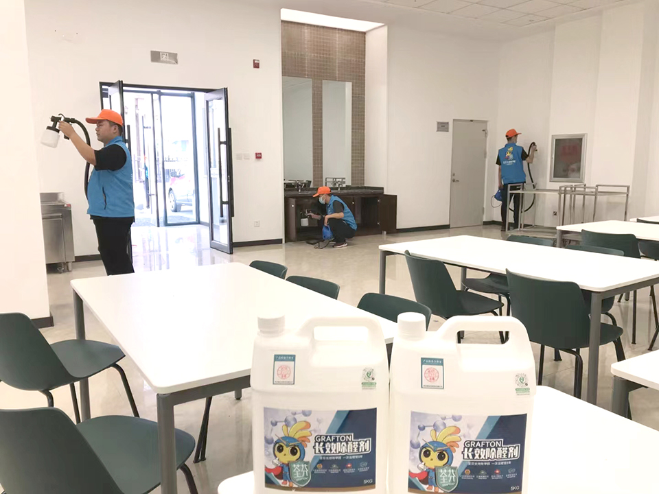 大厅周围墙面喷枪全方位施工