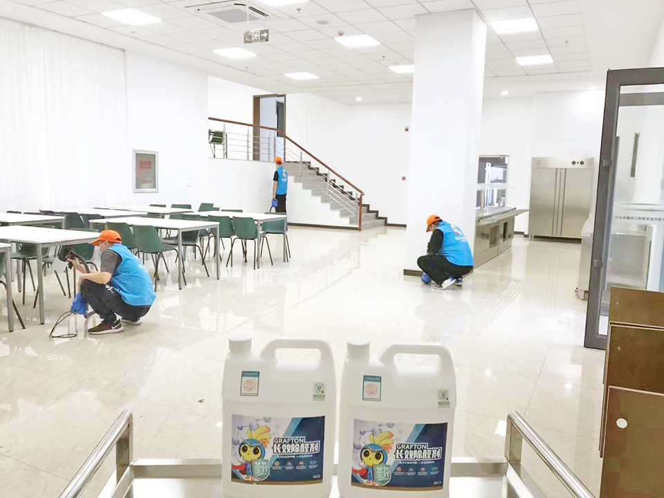 银行桌椅墙面喷枪施工治理