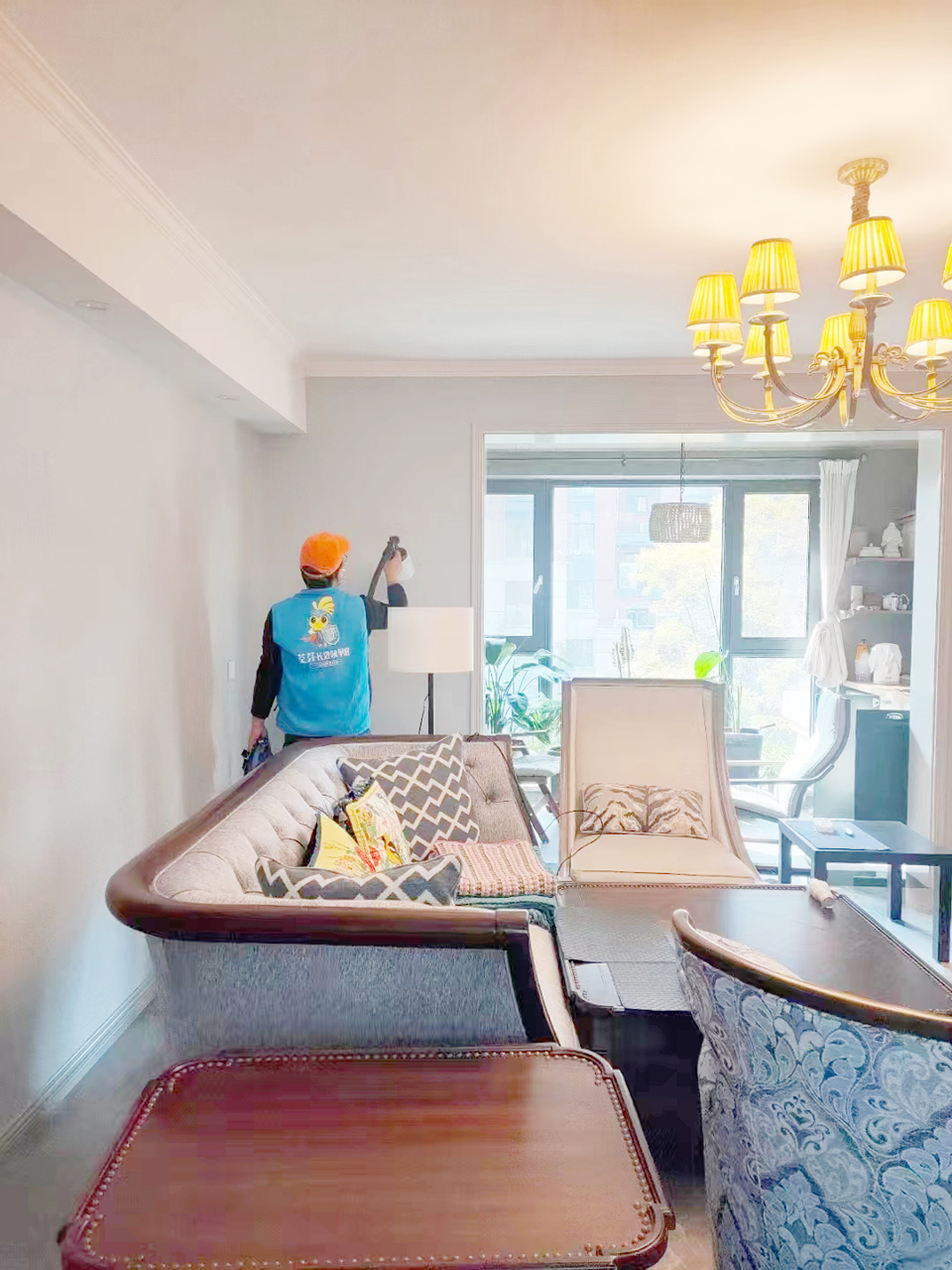 客厅壁纸喷枪施工治理