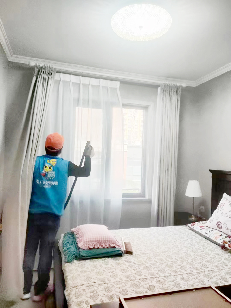 卧室布艺窗帘喷涂治理