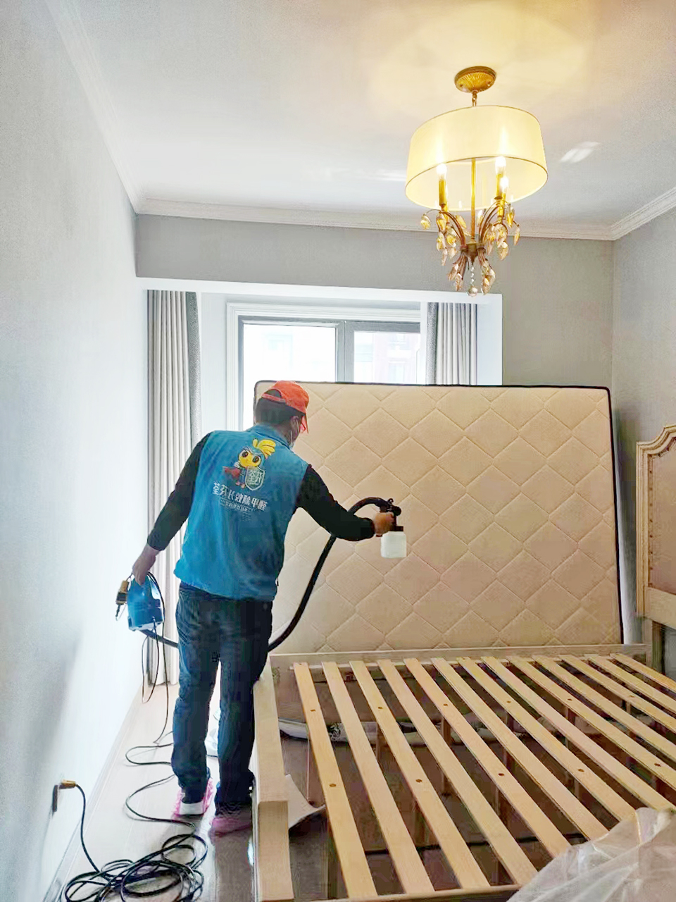 卧室床垫喷涂治理甲醛