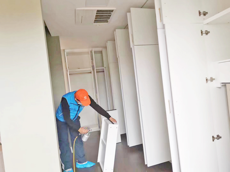 卧室衣柜喷枪施工治理甲醛